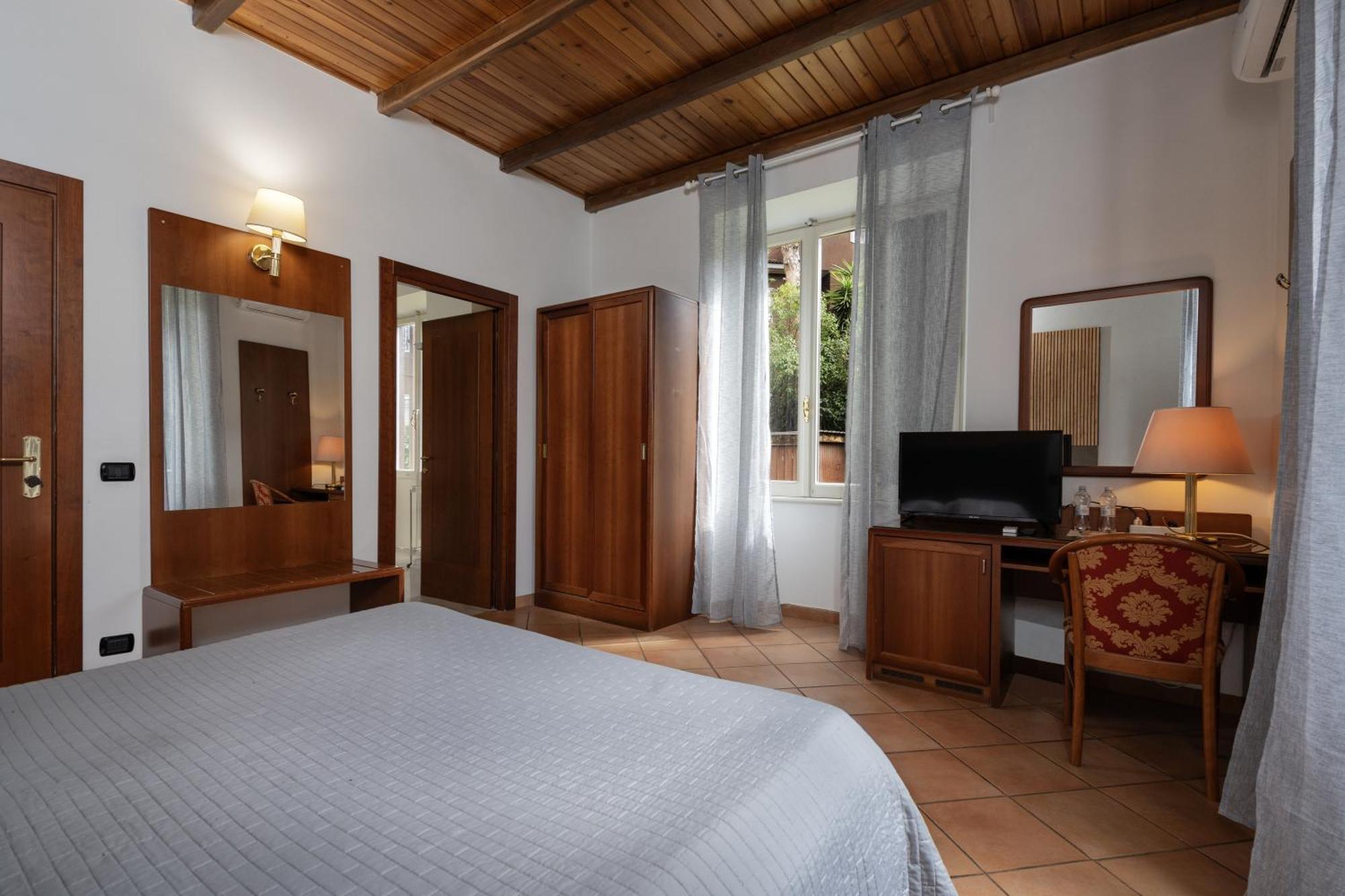 Comfort Rooms Villa Gaia Tor Vergata, Rome